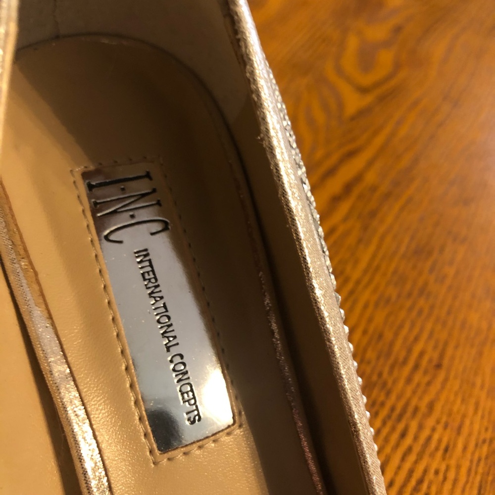 Sequined pumps - Picture 5 of 6